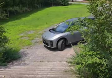 10 лет от задумки до выхода: глава Li Auto называет Li i8 «MEGA-автомобилем», который совмещает характеристики минивэна, седана и внедорожника