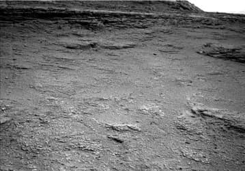 Curiosity на привале: марсоход остановился, чтобы подзарядиться и изучить редкие объекты