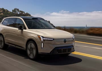 Не кроссовер, а катастрофа. Флагманский кроссовер Volvo EX90 оказался непригодным к эксплуатации, владелец требует возврата денег
