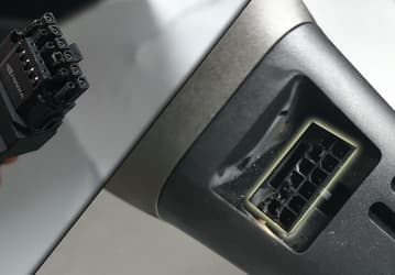 Уникальный случай: разъем питания GeForce RTX 5090 расплавился под нагрузкой, но видеокарта продолжила работать