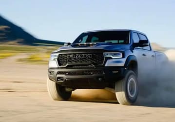 Мощный американский пикап на российских просторах. В РФ привезли RAM 1500 RHO с 540-сильным дизелем Hurricane Twin Turbo и 30-сантиметровым клиренсом