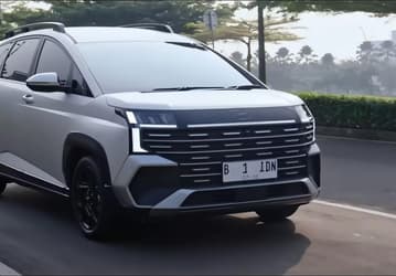 Дешевые минивэны Hyundai Stargazer помолодели: представлены обновленные версии с «клыками» и улучшенным салоном