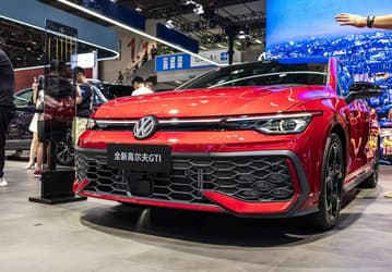 Volkswagen сохранит Golf GTI с ДВС до середины 2030-х годов