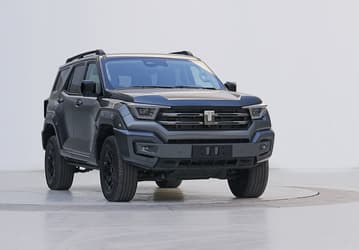 Новый Tank 400 Hi4-T 2025 вырос до 5 метров. Два мотора позволяют буксировать прицеп до 2,5 тонн