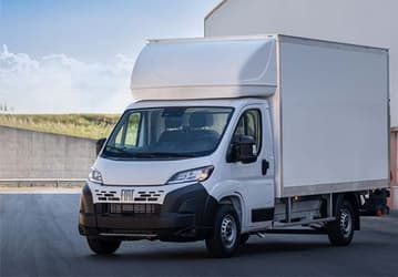 Электрический Fiat Ducato обещает вдвое быстрее заряжаться и перевозить до 22 кубометров груза