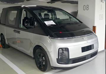 Это совершенно новый Hyundai Staria 2025. Первое фото без камуфляжа