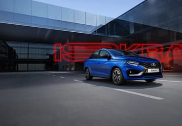 Машин всё равно предостаточно: АвтоВАЗ приостанавливает сборку Lada до второй половины августа 2025
