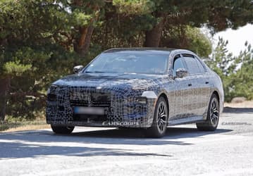 «Семёрка» BMW готовится к подтяжке лица: дизайн Neue Klasse снаружи и роскошь флагманской модели внутри