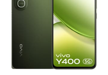 Не самый мощный смартфон, зато с аккумулятором 6000 мАч, 90-ваттной зарядкой, защитой IP69 и 120-герцевым экраном. Vivo Y400 5G полностью рассекречен
