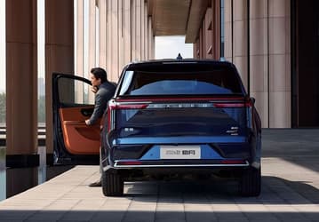 261 л.с., 8-ступенчатый «автомат» Aisin, полный привод, адаптивная подвеска и топовое оснащение за 189 тыс. юаней (2 млн рублей): продажи Exeed VX 2026 стартовали в Китае