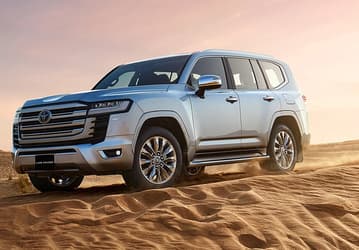 В Россию приехал обновлённый Toyota Land Cruiser 300 — 14,5 млн рублей за легендарную надежность, новую цифровую панель приборов и улучшенную медиасистему