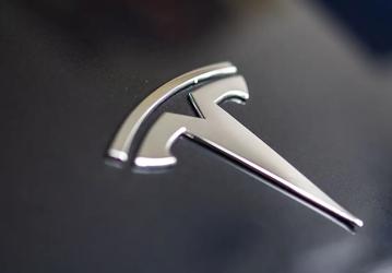 Tesla поменяла несколько слов на сайте и избежала многомиллионного штрафа