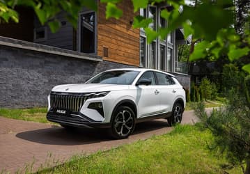 Россиян завалят новыми автомобилями Dongfeng и Huawei с электрическими и гибридными двигателями