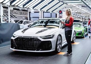  «Бешеный сарай» установил исторический рекорд: фанаты хотят успеть купить Audi RS6 Avant с полностью бензиновым V8