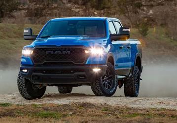 JAC T9 с корнями Toyota Hilux вновь стал самым продаваемым пикапом в России, американские внедорожники RAM 1500 вошли в топ-5