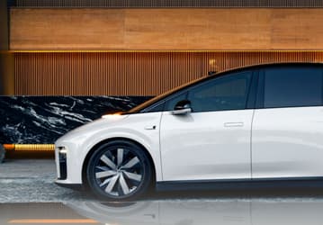 Новейший автомобиль Li Auto, который делали 10 лет, бьёт рекорды после смены ценовой политики: в очередь за i8 выстроились тысячи желающих