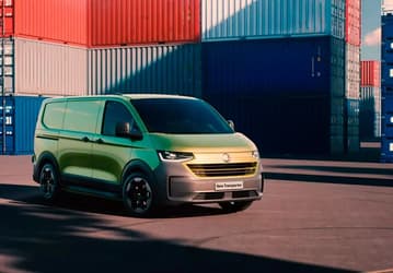 Представлен новейший Volkswagen Transporter: он может ездить на бензине и электричестве