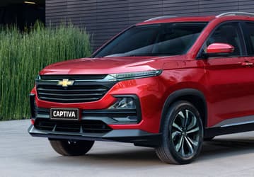Семейный кроссовер Chevrolet с хорошим оснащением — всего 2,43 млн рублей. С начала года Chevrolet Captiva заметно подешевел в России