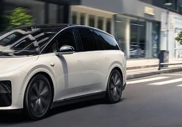 Новейший автомобиль Li Auto, который делали 10 лет, стал суперхитом: за считанные дни Li i8 заказали уже более 30 000 человек