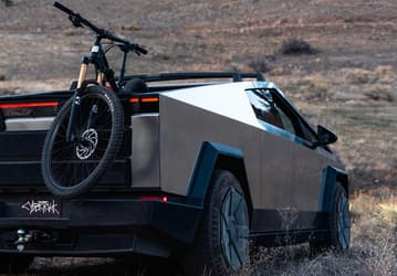 Санкции точно работают? Американский бронированный пикап Tesla Cybertruck вошел в топ-15 самых популярных пикапов в России