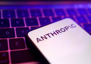 Обычные пользователи платят сотни долларов, но только не власти. Anthropic предоставляет Claude AI всего за 1 доллар в год правительству США