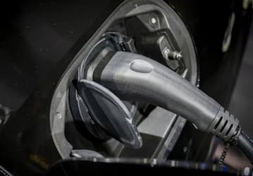 Автомобили Tesla защитили от «вампирского разряда»: представлен режим Low Power Mode