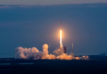 Никто и никогда не делал такого раньше: SpaceX в 30-й раз запускает в космос один и тот же ускоритель Falcon 9