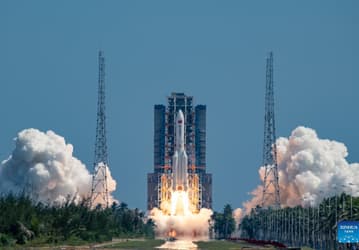 Hакета-носитель Long March-5B успешно вывела на орбиту очередную партию спутников связи