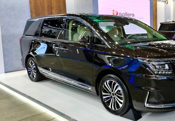Аналог Toyota Alphard российской сборки с 2,0-литровым мотором и 8-ступенчатым «автоматом». Производство Sollers SP7 ведётся по полному циклу