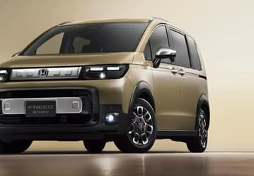 Новая вместительная Honda за 1,8 млн рублей. В России подешевели Honda Freed Crosstar