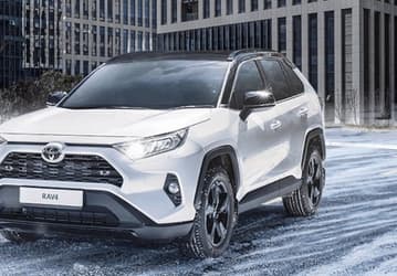 Toyota RAV4 остается самым продаваемым кроссовером в РФ, если говорить о вторичном рынке