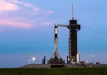 Американская ракета Falcon 9 с космонавтом Олегом Платоновым запущена к МКС