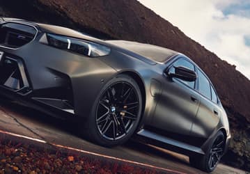 BMW M впереди, Mercedes-AMG глотает пыль: спортивное подразделение BMW бьёт рекорды продаж