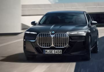 В России представили «семерку» BMW 7 Series G70: гибрид, бензин и дизель — на выбор