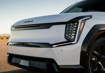 Kia Sportage, K5, Carnival и Telluride вытягивают Kia: электромобили Kia EV6 и EV9 теряют более 40% в продажах, в то время как бензиновые модели бьют рекорды