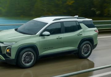 Кроссовер Chevrolet с полным приводом и «автоматом» — за 2,65 млн рублей. В России начали принимать заказы на Chevrolet Equinox Activ