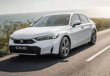 Представлен Honda Civic 2026: минус противотуманные фары, плюс беспроводная зарядка для смартфона