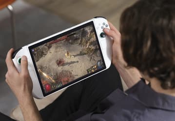 Портативной эта консоль будет разве что для великанов. Abxylute 3D One получила 11-дюймовый 3D-экран и цену 1700 долларов