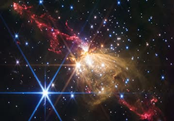 Космический телескоп «Джеймс Уэбб» обнаружил гигантский звездный джет длиной в восемь световых лет на краю Млечного Пути