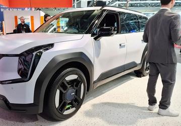 Представлен Kia EV9 с голографическим лобовым дисплеем от Hyundai Mobis