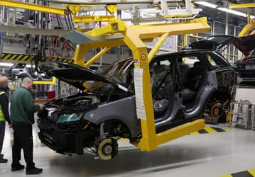 Ох уж эти хакеры: остановка производства Jaguar Land Rover вынудила поставщиков сокращать сотрудников
