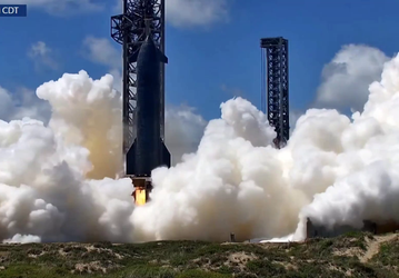 Уходит эпоха: космический корабль SpaceX Starship S38 успешно прошел огневой тест, 11-й полет станет последним для Starship v2