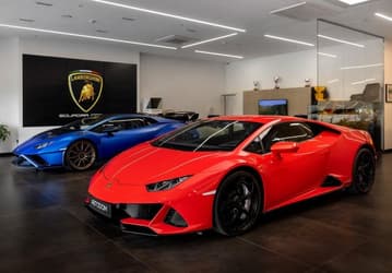 Продажи люксовых авто в России растут несмотря на то, что рынок падает. Россияне раскупают Rolls-Royce и Bentley