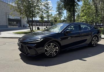 Toyota Camry с 2,5-литровым мотором подорожает до 6,5 млн рублей. В Национальном автомобильном союзе озвучили прогноз по изменению стоимости машин с 1 января 2026 года