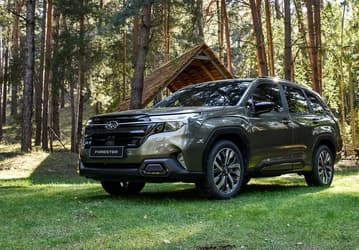 Новый Subaru Forester шестого поколения уже появился у официальных дилеров в России: атмосферный мотор, полный привод, гарантия, топовое оснащение — за 7,6 млн рублей