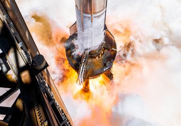 Последний Starship 2 в истории: SpaceX выложила эффектные фото и замедленное видео включения всех двигателей корабля