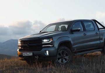 Дизайн в стиле Chevrolet Silverado и мотор Mitsubishi. В России стартовали официальные продажи китайских пикапов Huanghai N7