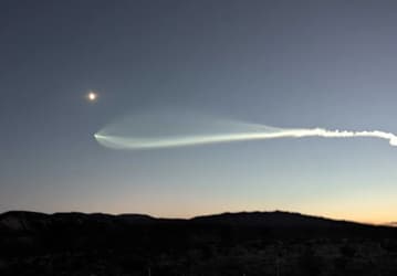 Запуск SpaceX Falcon 9 создал светящуюся «медузу» в небе над западными штатами США