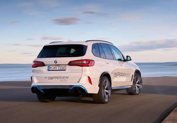 На любой вкус: BMW X5 нового поколения получит версии на бензине, дизеле, электричестве и водороде