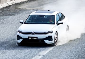 Новый просторный Volkswagen со 160-сильным мотором и 5G — всего 114,9 тыс. юаней (1,34 млн рублей). Новый Volkswagen Sagitar L поступил в продажу